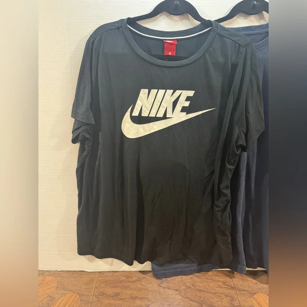 Nike Two t-shirt bundle. Both Men’s 2XL. Worn but in good condition. - Picture 2 of 8
